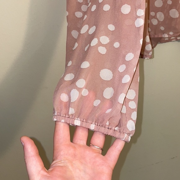 🥳Adorable Pink w/ White Polka Dots Blouse - sz M - Picture 2 of 6